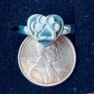 Size 6 Sterling Silver Heart Ring w/Puppy Paw®️